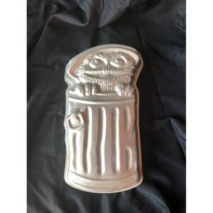 Vintage wilton oscar the grouch sesame street cake pan